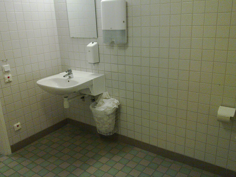 File:FSCONS-toilet-floor-two-3.jpg