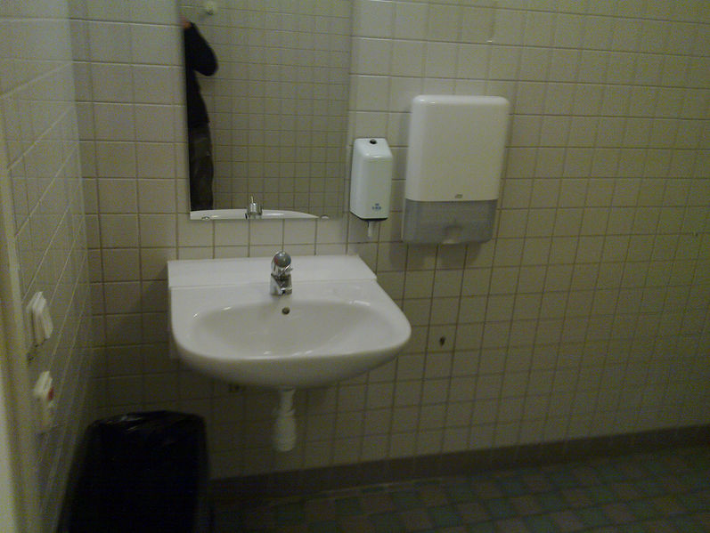 File:FSCONS-toilet-floor-three-4.jpg